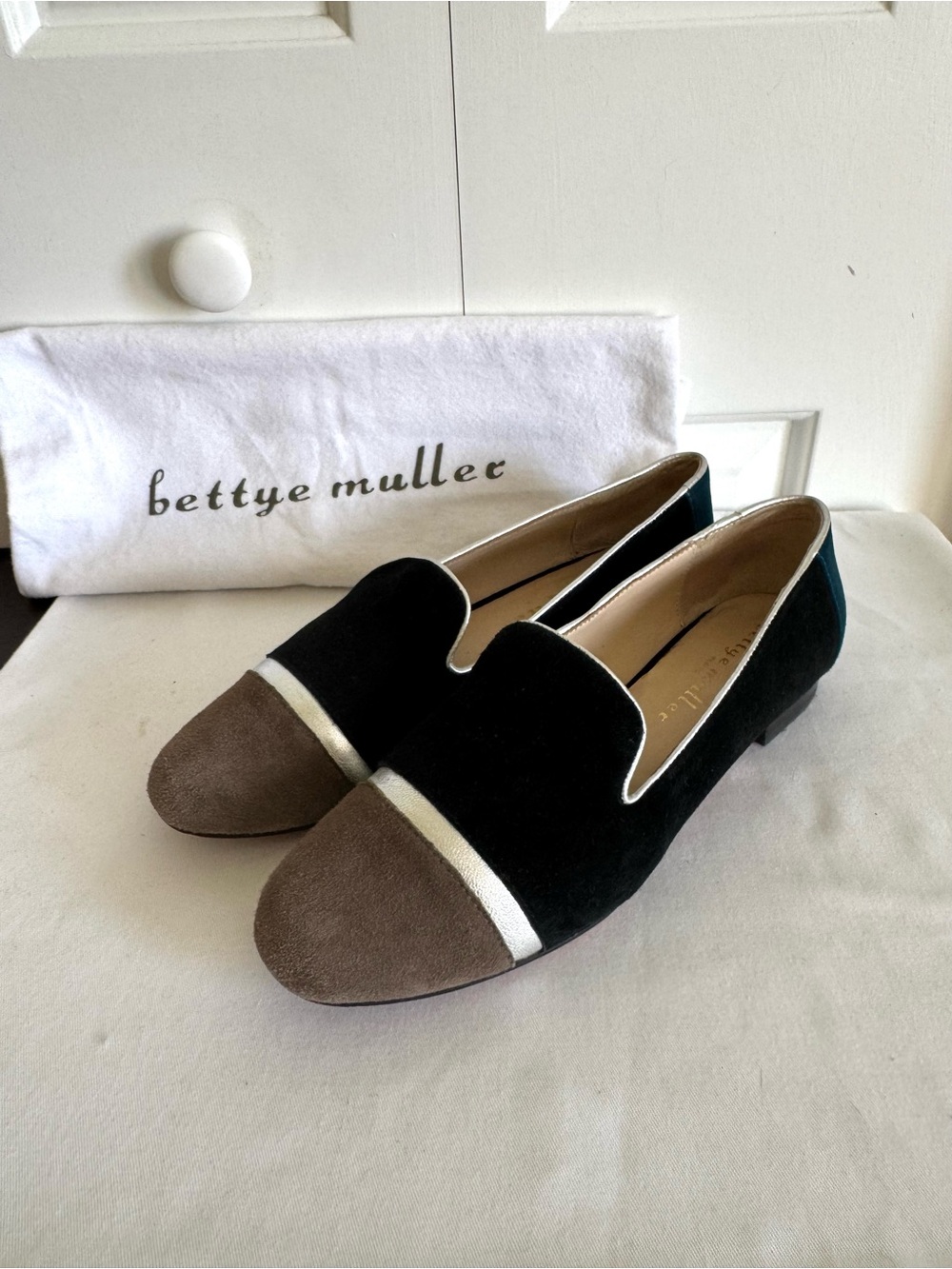 BETTYE MULLER Navy/Multicolor Suede Flat Shoes 8,5 EUC